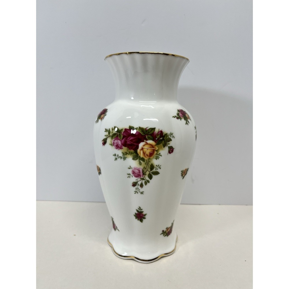 Royal Albert Old Country Roses 9" Vase Bone China England Scallop